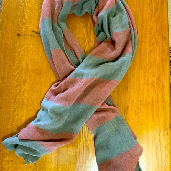 Lightweight scarf - Picture 3 of 3